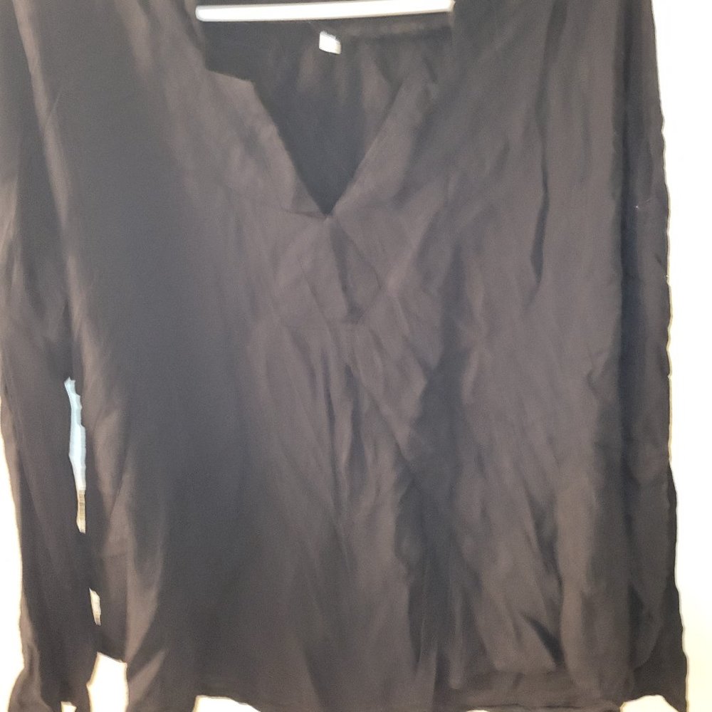 Amazon 3/4 sleeve shirt- size XL fits like Large